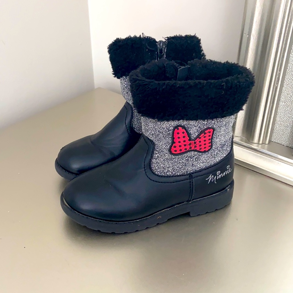 Black and gray boots 👢